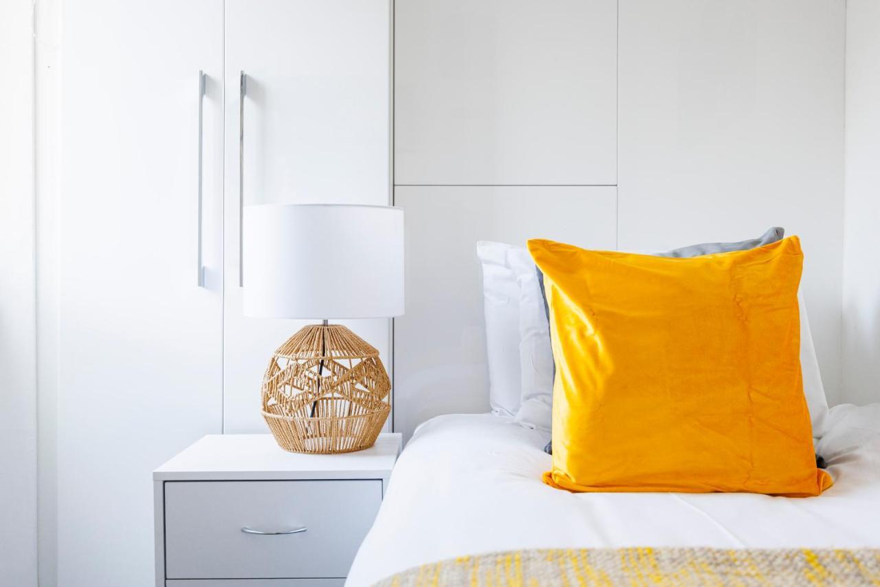 2 Bed Apartment Londra Dış mekan fotoğraf