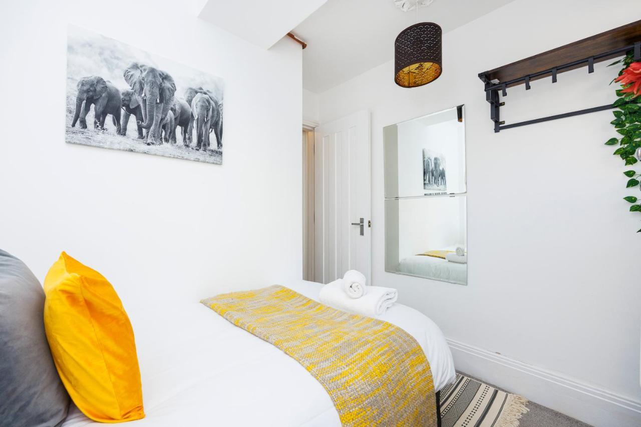 2 Bed Apartment Londra Dış mekan fotoğraf