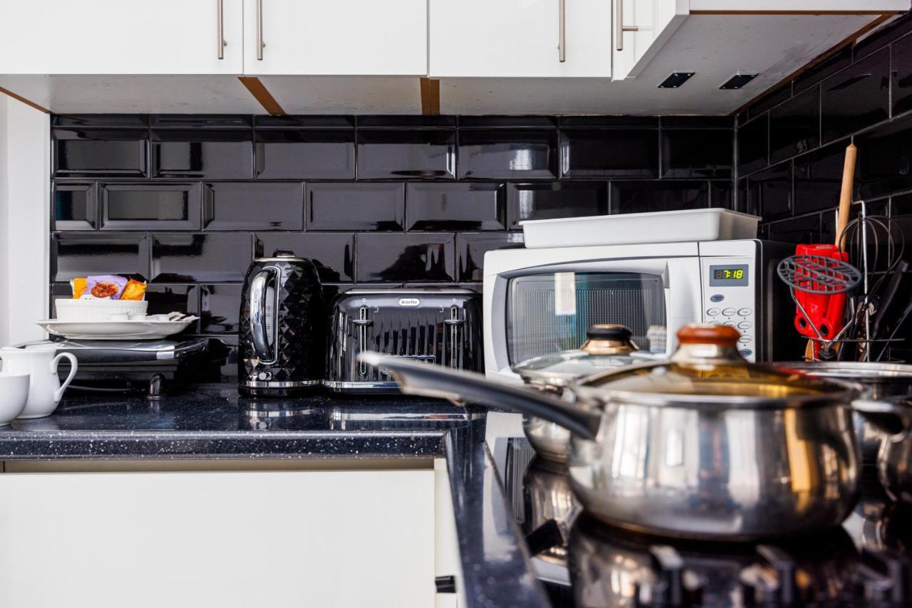 2 Bed Apartment Londra Dış mekan fotoğraf