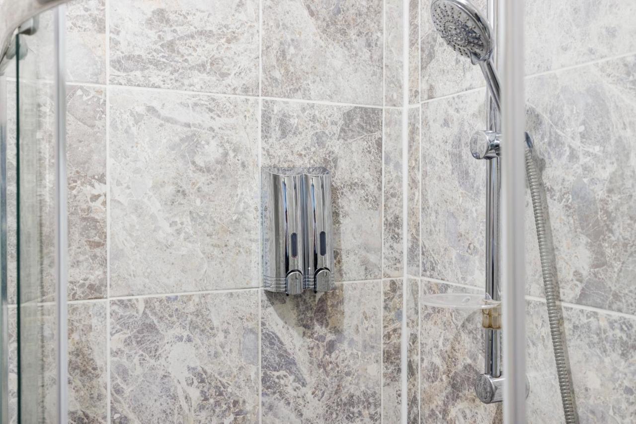 2 Bed Apartment Londra Dış mekan fotoğraf